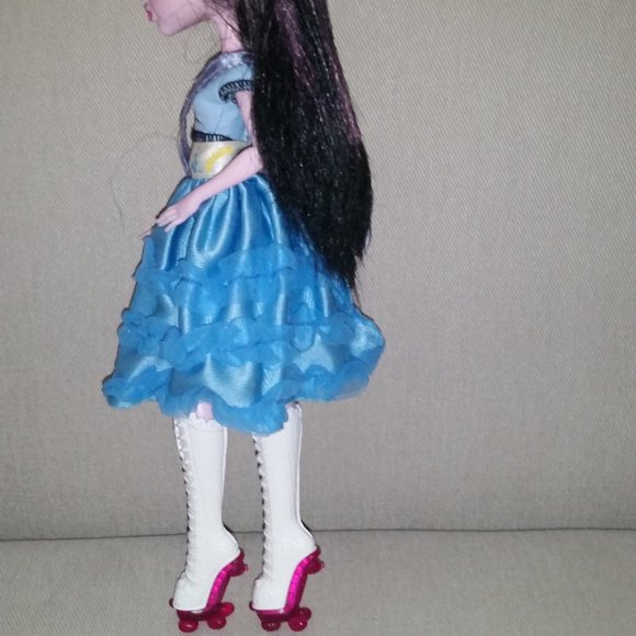 Monster High Draculaura doll - Picture 3 of 5
